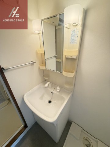 洗面設備　スペースが確保できる洗面所です