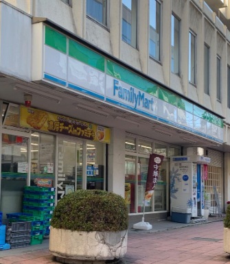 コンビニ　ファミリーマート（コンビニ）まで200m