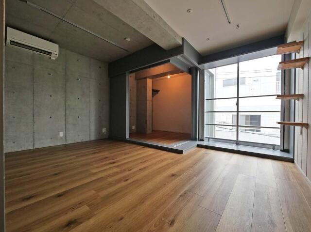 居室・リビング　こちらの居間で趣味の時間をお楽しみください