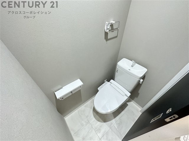 トイレ　温水洗浄便座付きのトイレです♪