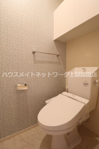 トイレ　温水洗浄暖房便座