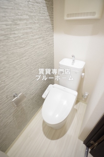 トイレ　温水洗浄便座付き！