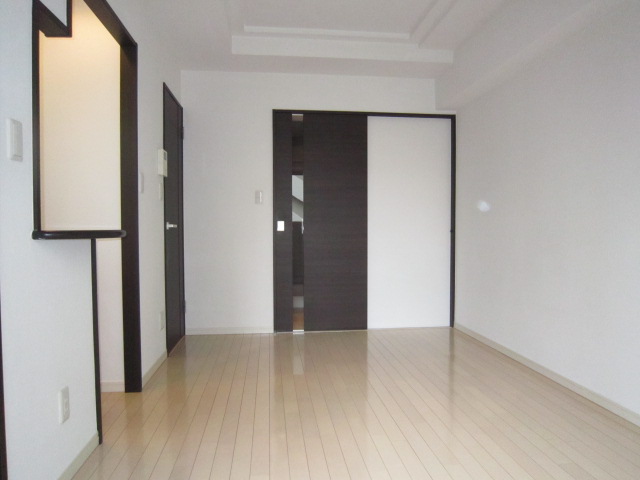 居室・リビング　この写真は同マンションの他のお部屋のものです