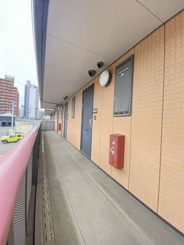 建物外観　二階通路