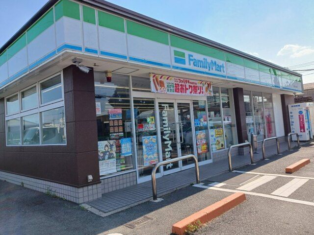 コンビニ　ファミリーマート久世東土川店（コンビニ）まで600m
