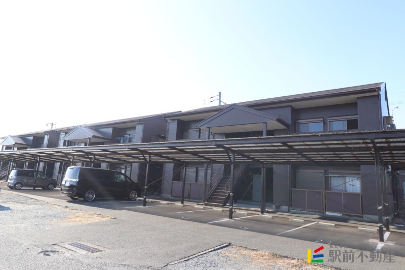 建物外観　駐車場屋根付き♪