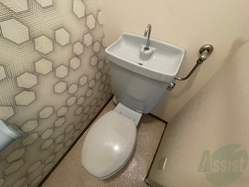 トイレ　こちらはトイレです。清潔感があり、安心して使用できます。