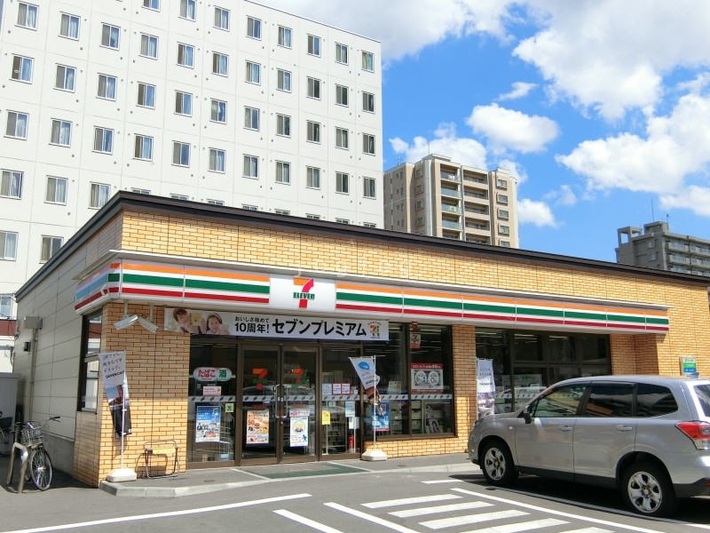 コンビニ　セブンイレブン札幌北7条西12丁目店（コンビニ）まで71m