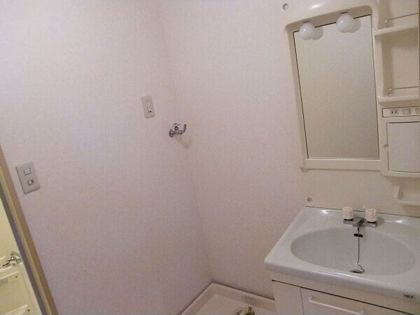 洗面設備　同タイプ別部屋の写真です