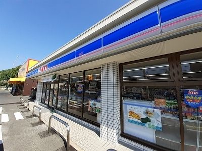 コンビニ　ローソンポプラ立石店（コンビニ）まで700m