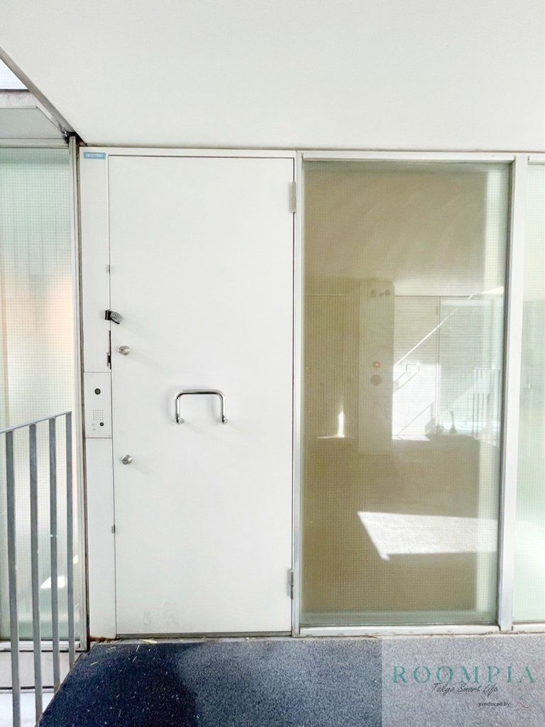 玄関　類似間取りの参考写真です