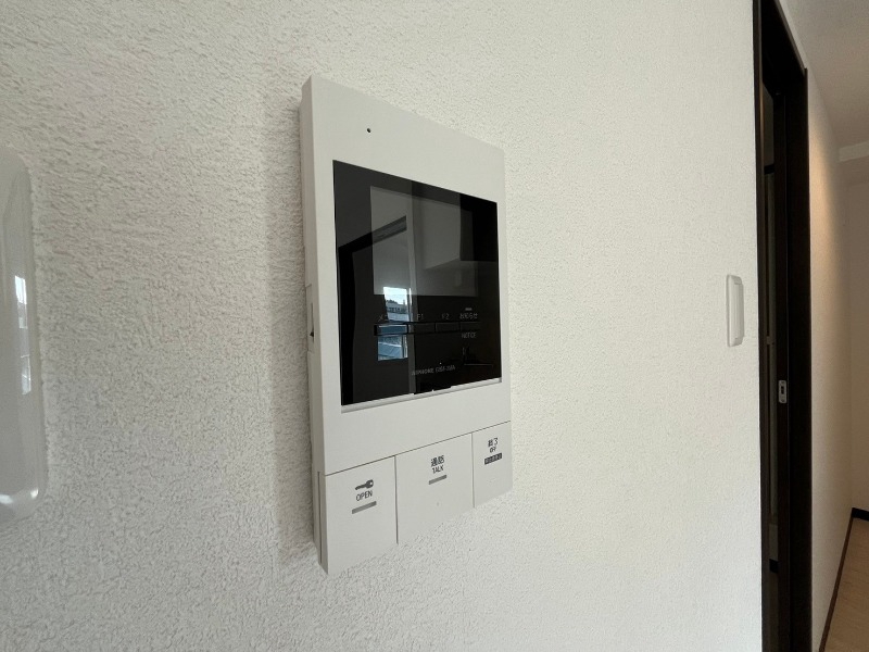 セキュリティ　ＴＶモニター付インターホンです。来客者の顔が見えるので安心！