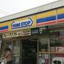コンビニ　ミニストップ足立鹿浜店（コンビニ）まで895m