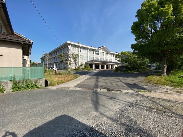 中学校　倉吉市立東中学校（中学校）まで1666m