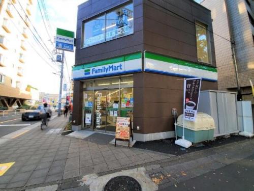 コンビニ　ファミリーマート 八幡山駅北店（コンビニ）まで415m