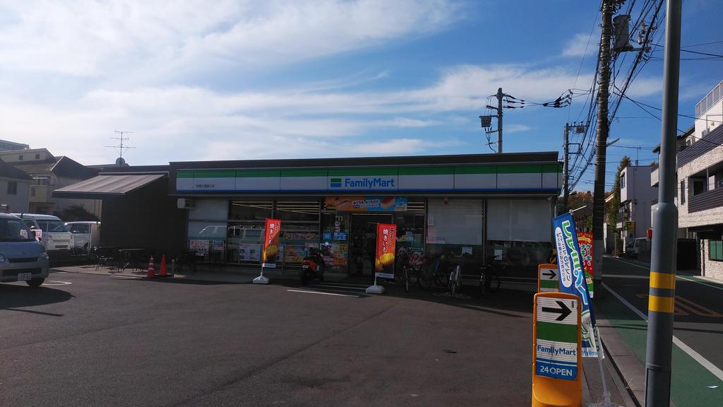 コンビニ　ファミリーマート板橋台橋通り店（コンビニ）まで619m