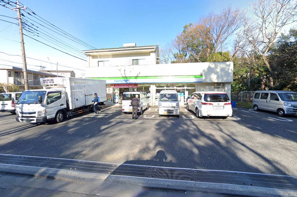 コンビニ　ファミリーマート羽沢三丁目店（コンビニ）まで651m