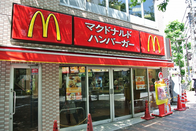 飲食店　マクドナルド板橋駅前店（飲食店）まで172m