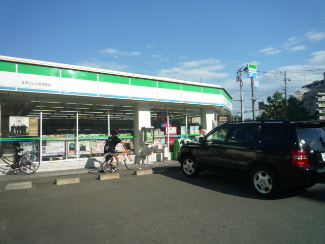 コンビニ　ファミリーマート東北福祉大学店（コンビニ）まで487m