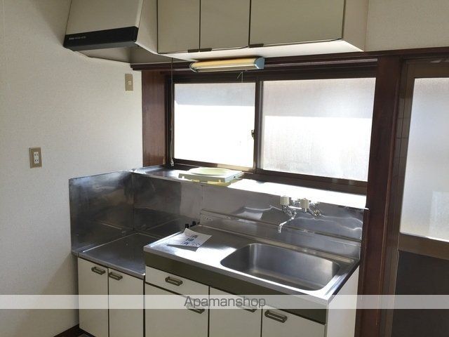 落合貸家Eのキッチン写真