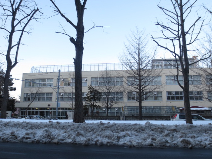 小学校　中央小学校（小学校）まで1300m
