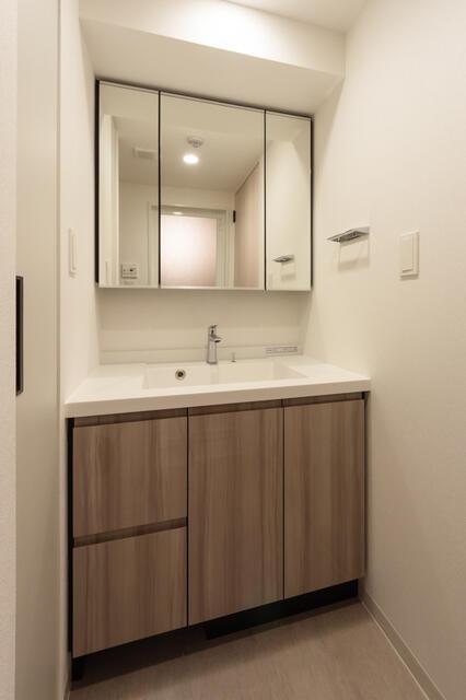洗面設備　※写真は同タイプ住戸です。