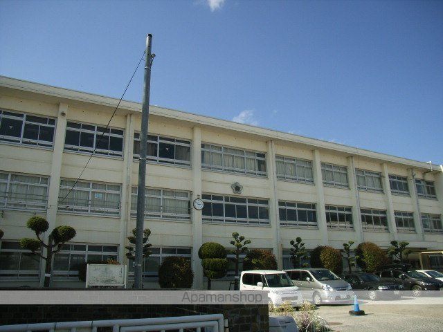小学校　奈良市立登美ケ丘小学校（小学校）まで750m
