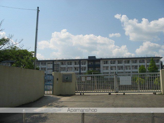 小学校　高槻市立奥坂小学校（小学校）まで871m