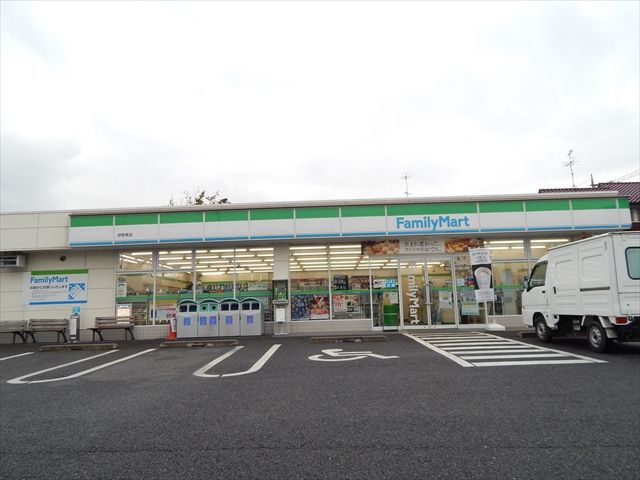 コンビニ　ファミリーマート伊奈学園前店（コンビニ）まで403m