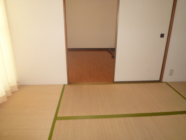 プレジール笹沖の居間写真