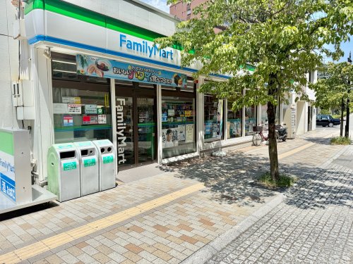 コンビニ　ファミリーマート 阪急御影駅前店（コンビニ）まで320m