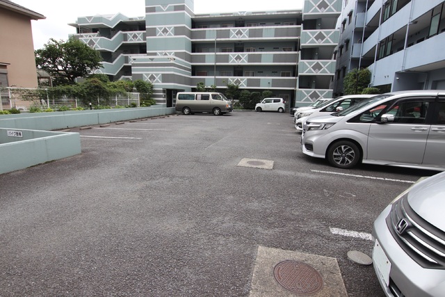 駐車場　敷地内駐車場（空き確認要）