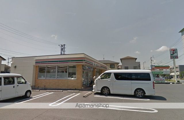 コンビニ　セブンイレブン（コンビニ）まで695m