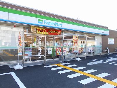 コンビニ　ファミリーマート 木津駅前店（コンビニ）まで340m