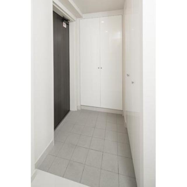 玄関　※写真は同タイプ住戸です。