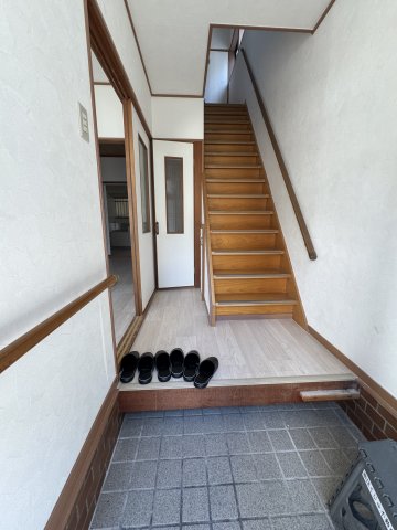 地下鉄海岸線 駒ケ林駅 徒歩5分 2階建 築37年の玄関写真