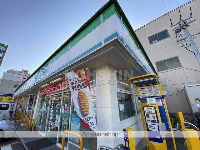 コンビニ　ファミリーマート（コンビニ）まで303m