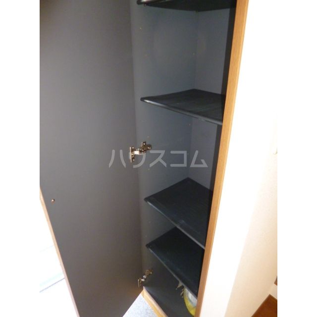 プレジールHOLAの玄関写真