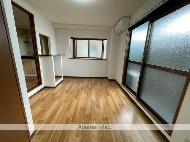近鉄道明寺線 柏原駅 徒歩3分 4階建 築29年の居間写真