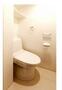 トイレ　落ち着いた色調のトイレです