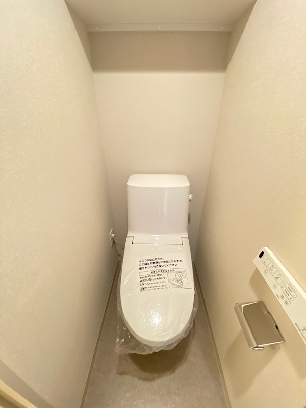 トイレ　（参考写真）同じ間取の別のお部屋です