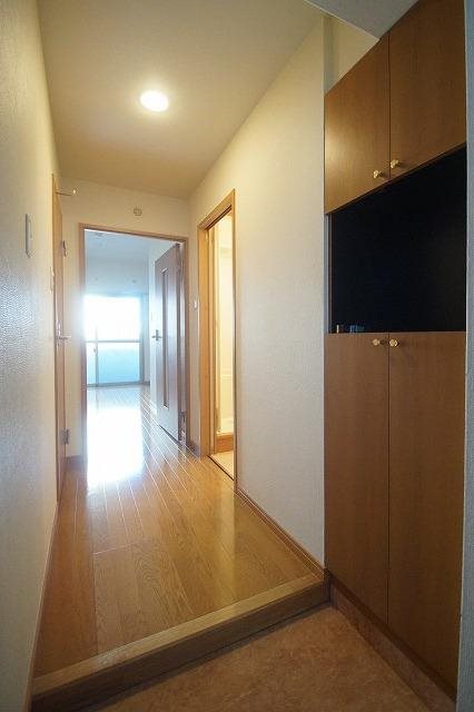 玄関　※同物件別部屋参考画像