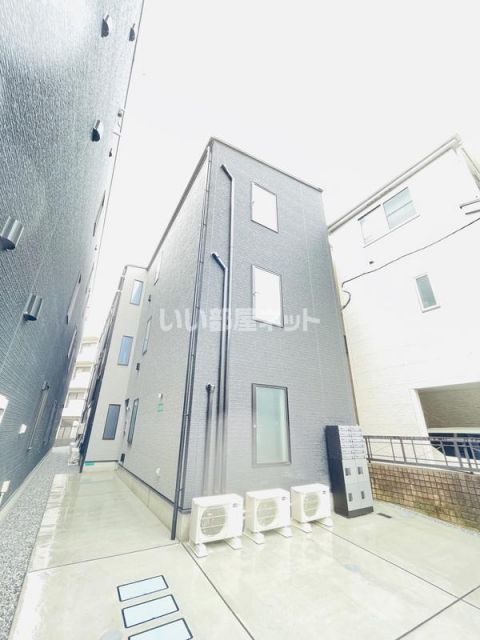 PUERTA東門前の外観写真