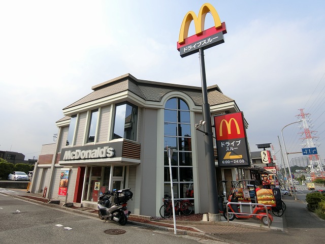 飲食店　マクドナルド 都筑インター店（飲食店）まで493m