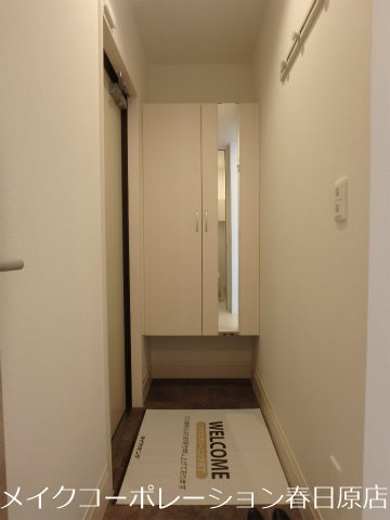 玄関　写真は同型タイプ