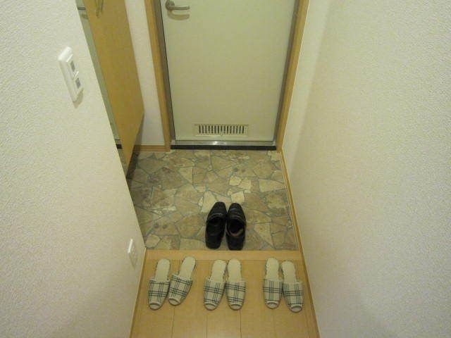 玄関　★人感センサー付照明完備★