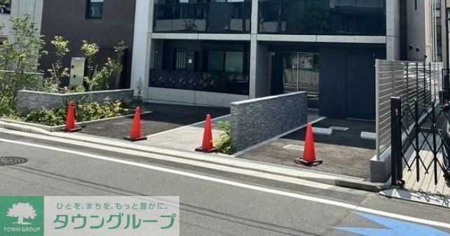 エントランス　駐車場
