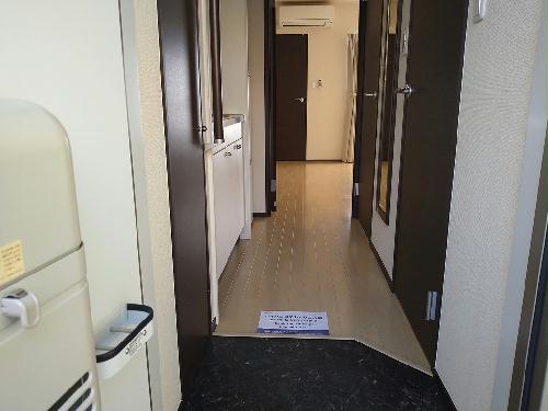 玄関　玄関扉に傘立て付き♪