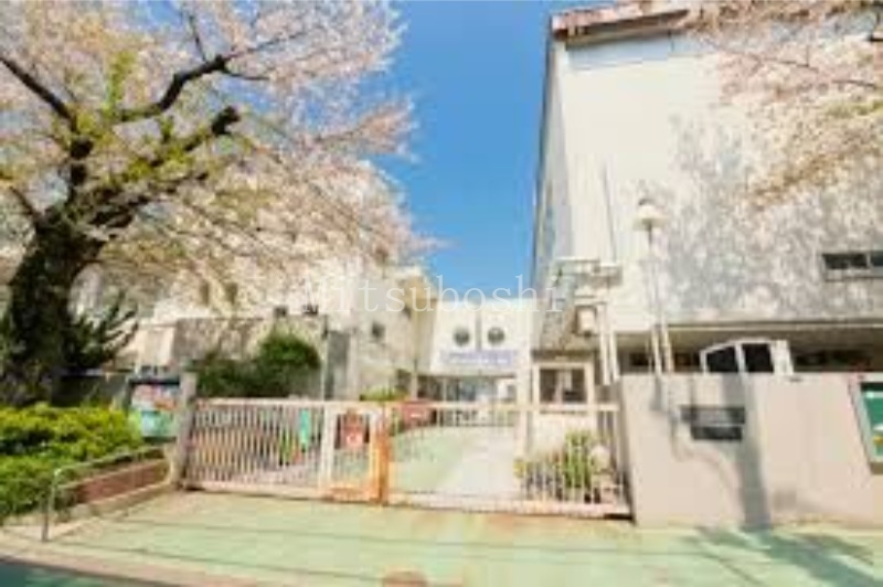 小学校　渋谷区立鳩森小学校（小学校）まで1016m