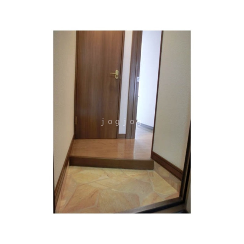 玄関　明るい開放的な玄関です。